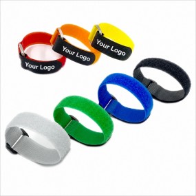 Kardborreband med metallögla med egen logotyp